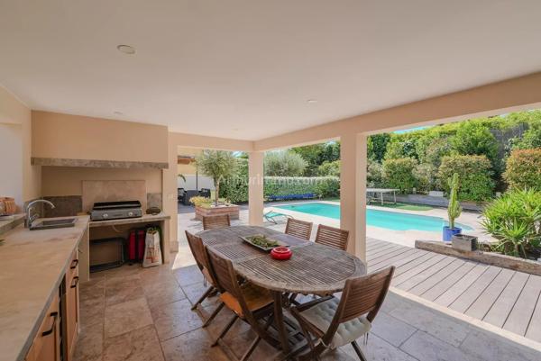 Vente                                                      Villa
                        
                     5 pièces                      107 m2                     à Draguignan