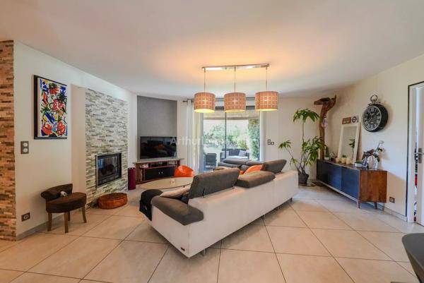 Vente                                                      Villa
                        
                     5 pièces                      107 m2                     à Draguignan