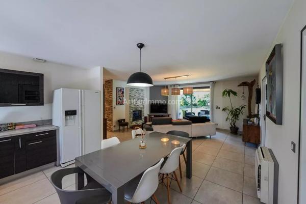 Vente                                                      Villa
                        
                     5 pièces                      107 m2                     à Draguignan