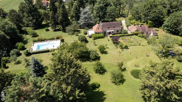 Maison ancienne - Gourdon Secteur Gourdon - Superbe ensemble immobilier en pierre sur 1ha63 paysagers avec piscine chauffée
