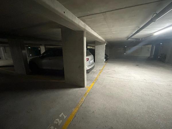 Paris 13, à vendre Parking intérieur en sous-sol - Olympiades