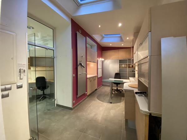 Local Commercial
         1 pièce
        - 92 m²