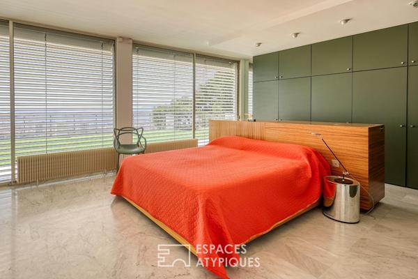 Appartement moderniste avec terrasse et pleine vue mer