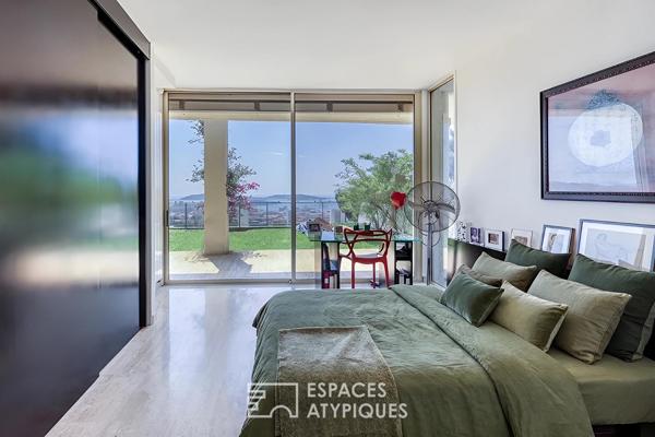 Appartement moderniste avec terrasse et pleine vue mer