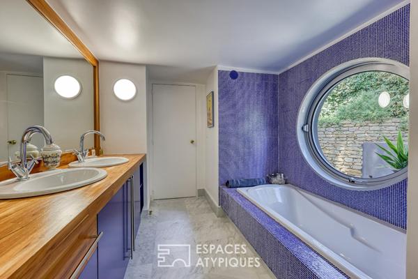 Appartement moderniste avec terrasse et pleine vue mer