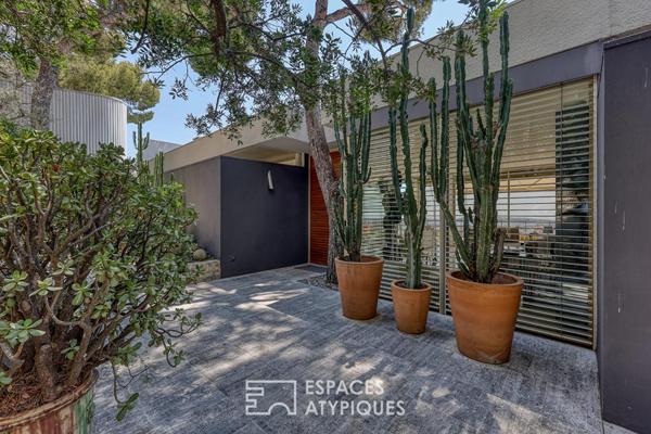 Appartement moderniste avec terrasse et pleine vue mer