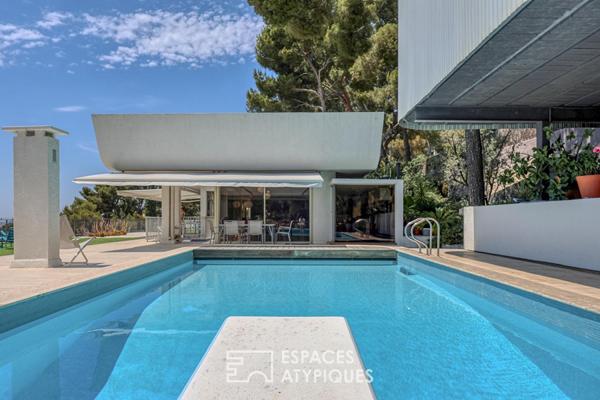 Appartement moderniste avec terrasse et pleine vue mer