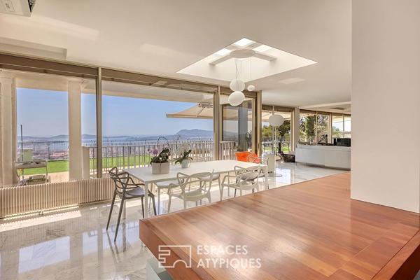 Appartement moderniste avec terrasse et pleine vue mer