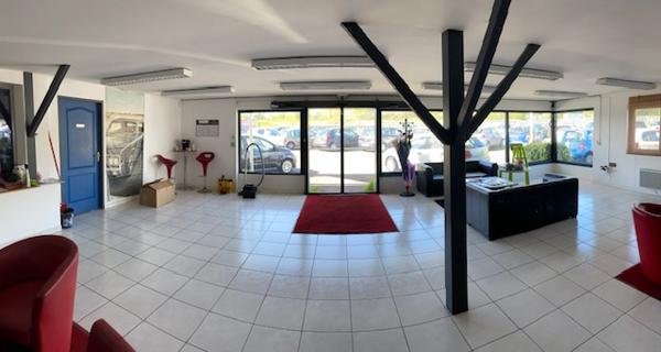 Bureaux Agence Commerciale 150 m2 avec 2200 m2 de foncier d'exposition OUEST de Nantes