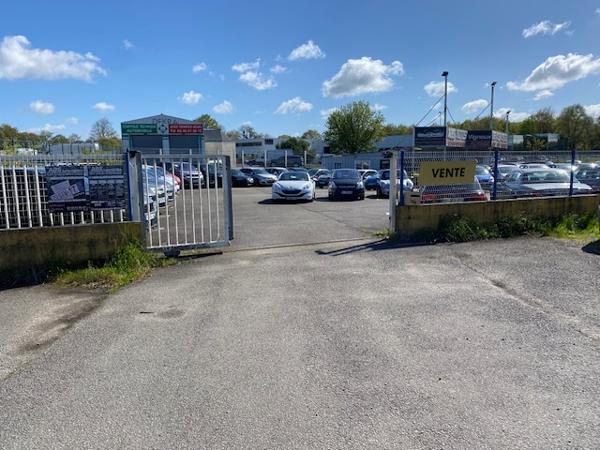Bureaux Agence Commerciale 150 m2 avec 2200 m2 de foncier d'exposition OUEST de Nantes