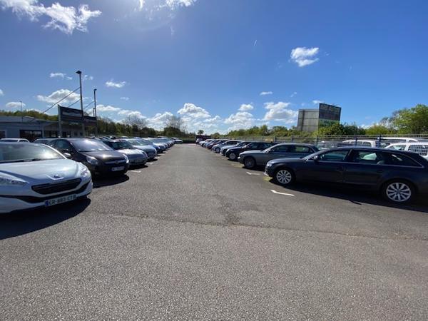 Bureaux Agence Commerciale 150 m2 avec 2200 m2 de foncier d'exposition OUEST de Nantes
