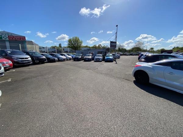 Bureaux Agence Commerciale 150 m2 avec 2200 m2 de foncier d'exposition OUEST de Nantes