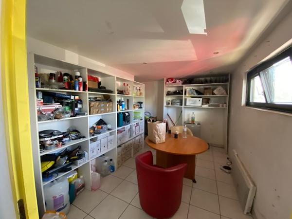 Bureaux Agence Commerciale 150 m2 avec 2200 m2 de foncier d'exposition OUEST de Nantes
