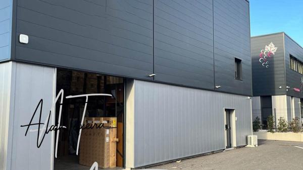 Local commercial de 820 m² quasi neuf