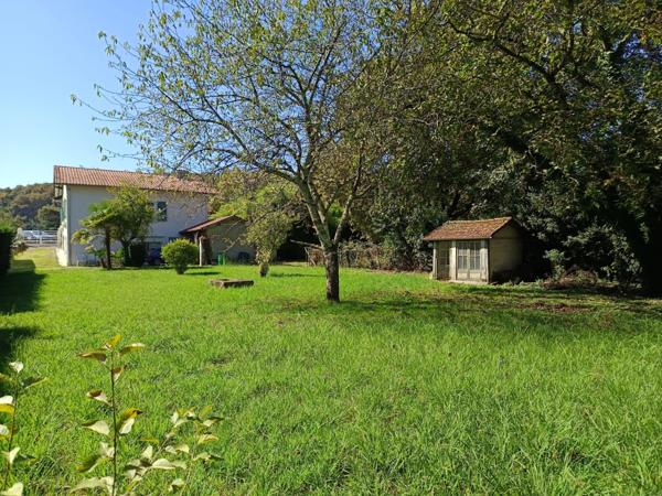 Demeure en plein cœur de la ville composée de deux logements.