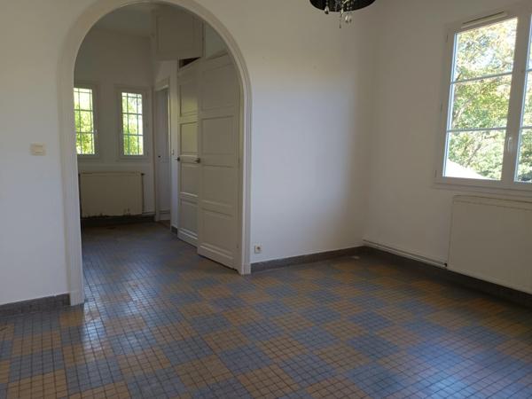 Demeure en plein cœur de la ville composée de deux logements.