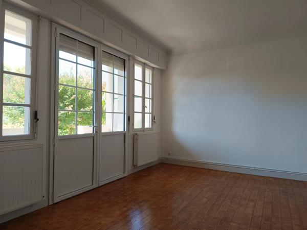 Demeure en plein cœur de la ville composée de deux logements.