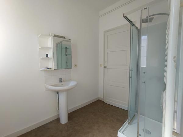 Demeure en plein cœur de la ville composée de deux logements.