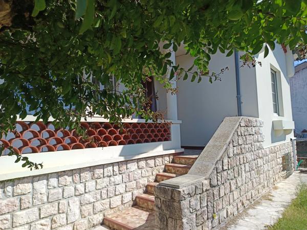 Demeure en plein cœur de la ville composée de deux logements.