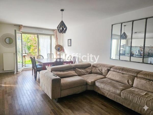 Maison
         5 pièces
        - 95 m² 468 000 € *