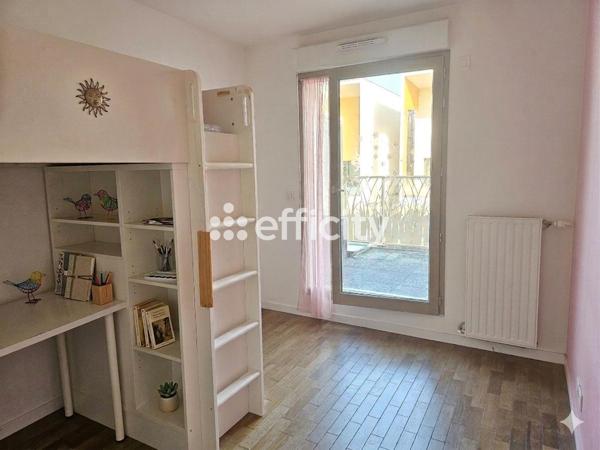 Maison
         5 pièces
        - 95 m² 468 000 € *