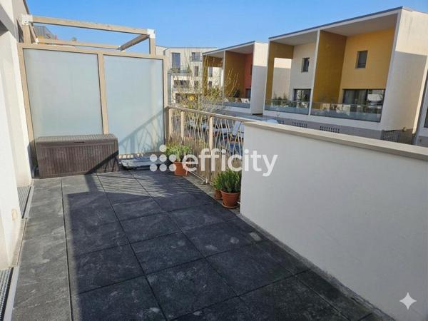 Maison
         5 pièces
        - 95 m² 468 000 € *