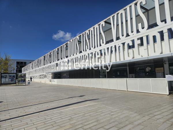 Maison
         5 pièces
        - 95 m² 468 000 € *