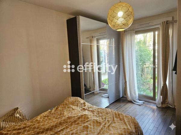 Maison
         5 pièces
        - 95 m² 468 000 € *
