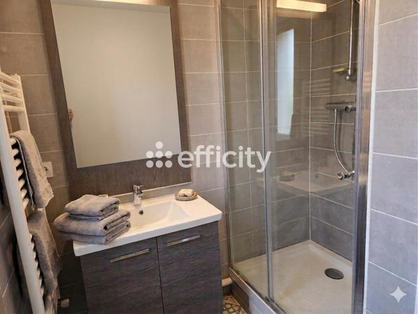 Maison
         5 pièces
        - 95 m² 468 000 € *