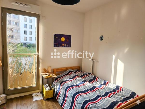 Maison
         5 pièces
        - 95 m² 468 000 € *