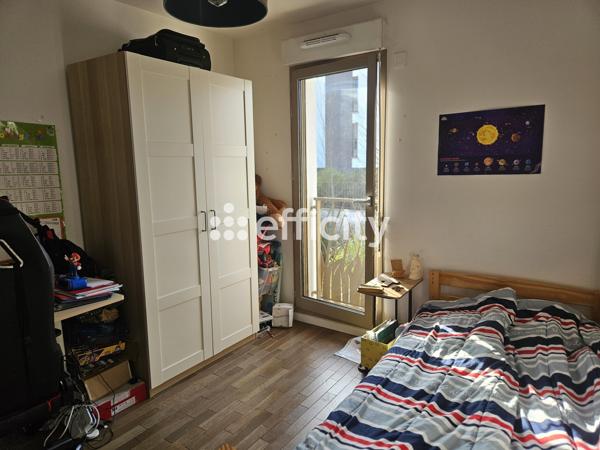 Maison
         5 pièces
        - 95 m² 468 000 € *