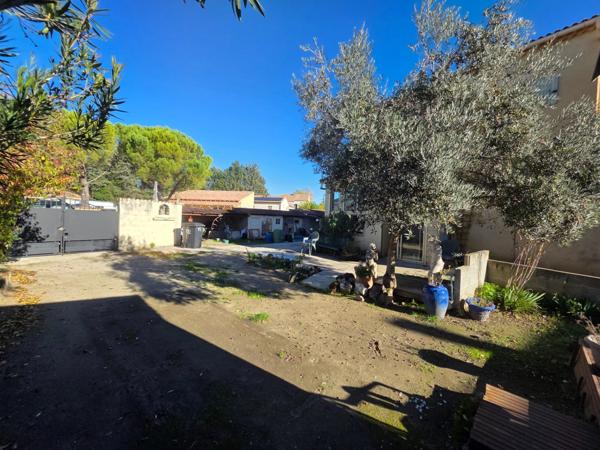 Dpt Gard (30), Saint Christol les ales, belle villa 5 chambres d'environ 140m² environ sur un terrain clos de 964m² + 2 garages et piscine.