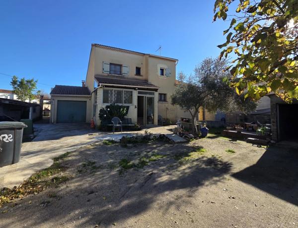 Dpt Gard (30), Saint Christol les ales, belle villa 5 chambres d'environ 140m² environ sur un terrain clos de 964m² + 2 garages et piscine.