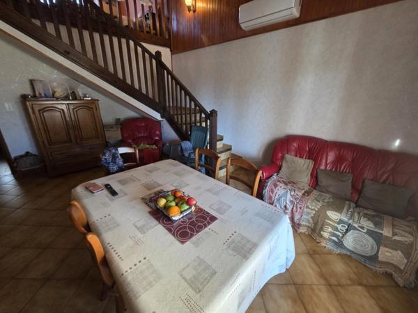 Dpt Gard (30), Saint Christol les ales, belle villa 5 chambres d'environ 140m² environ sur un terrain clos de 964m² + 2 garages et piscine.