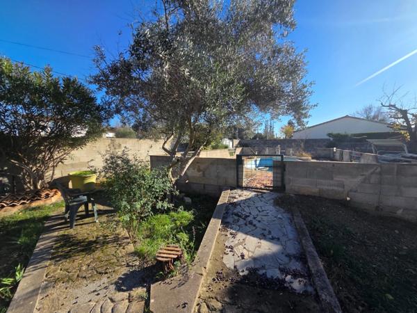 Dpt Gard (30), Saint Christol les ales, belle villa 5 chambres d'environ 140m² environ sur un terrain clos de 964m² + 2 garages et piscine.