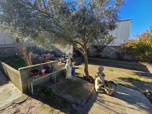 Dpt Gard (30), Saint Christol les ales, belle villa 5 chambres d'environ 140m² environ sur un terrain clos de 964m² + 2 garages et piscine.