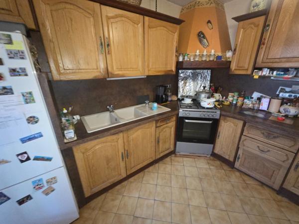 Dpt Gard (30), Saint Christol les ales, belle villa 5 chambres d'environ 140m² environ sur un terrain clos de 964m² + 2 garages et piscine.