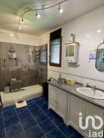 Maison 6 pièces de 141 m² à Nérondes (18350)