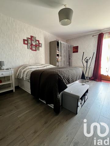 Maison 6 pièces de 141 m² à Nérondes (18350)