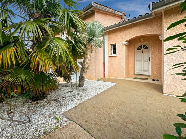 Misérieux (01600) À Vendre – Maison familiale avec grand terrain et piscine à Misérieux