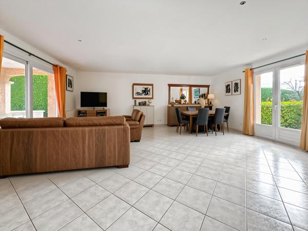 Misérieux (01600) À Vendre – Maison familiale avec grand terrain et piscine à Misérieux