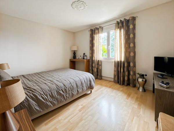 Misérieux (01600) À Vendre – Maison familiale avec grand terrain et piscine à Misérieux