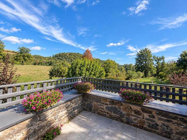Maison à vendre 420 000 € Saint-Étienne-de-Maurs 7 p 230 m² DPE D