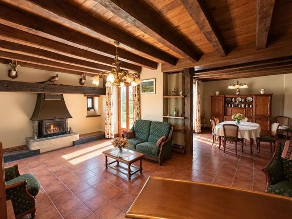 Maison à vendre 420 000 € Saint-Étienne-de-Maurs 7 p 230 m² DPE D
