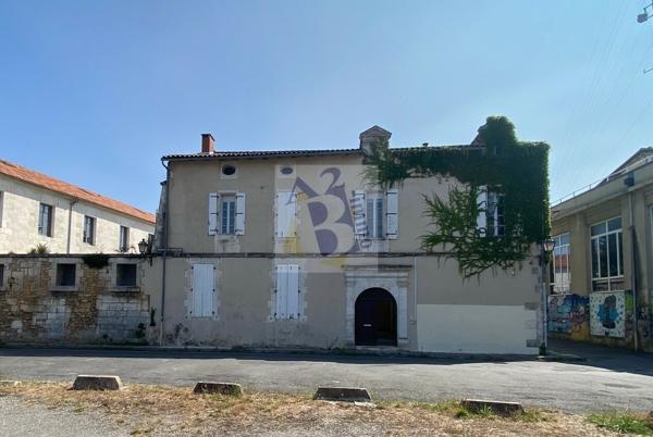 Vente maison Angouleme (16000), 330.00m² avec 10 pièce(s) dont 8 chambre(s) sur 400.00m² de terrain. Agence Allard Brimeaud