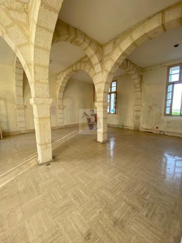 Vente maison Angouleme (16000), 330.00m² avec 10 pièce(s) dont 8 chambre(s) sur 400.00m² de terrain. Agence Allard Brimeaud
