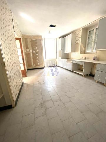 Vente maison Angouleme (16000), 330.00m² avec 10 pièce(s) dont 8 chambre(s) sur 400.00m² de terrain. Agence Allard Brimeaud