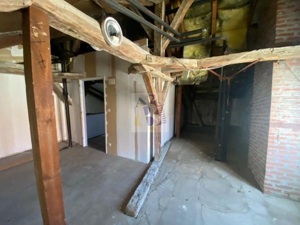 Vente maison Angouleme (16000), 330.00m² avec 10 pièce(s) dont 8 chambre(s) sur 400.00m² de terrain. Agence Allard Brimeaud