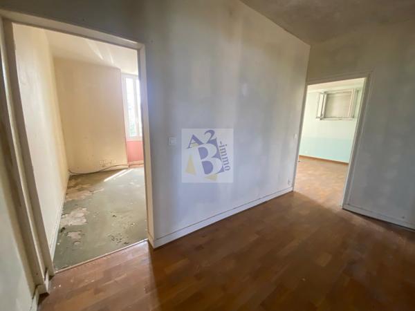 Vente maison Angouleme (16000), 330.00m² avec 10 pièce(s) dont 8 chambre(s) sur 400.00m² de terrain. Agence Allard Brimeaud