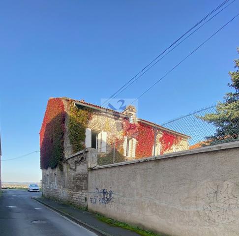 Vente maison Angouleme (16000), 330.00m² avec 10 pièce(s) dont 8 chambre(s) sur 400.00m² de terrain. Agence Allard Brimeaud